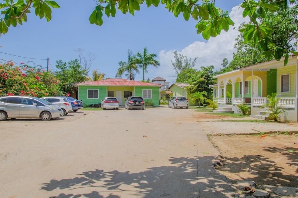 Hotel Roots Bamboo Beach Resort (Whitehall)